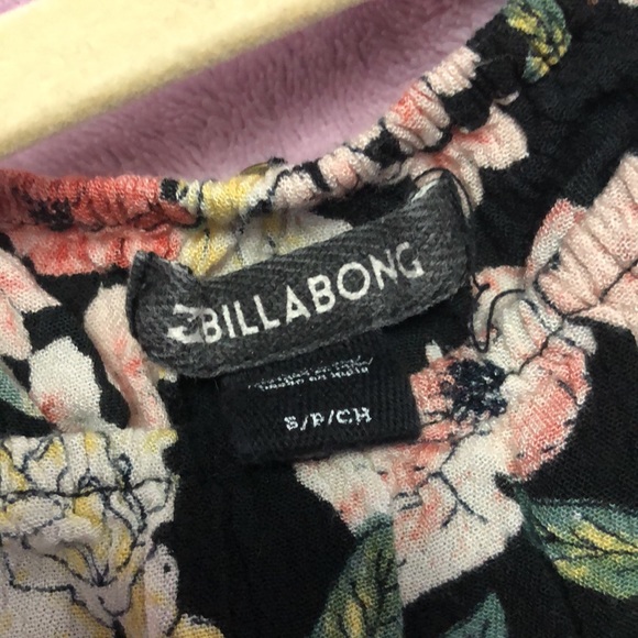 Off the shoulder Billabong floral top - Picture 2 of 3